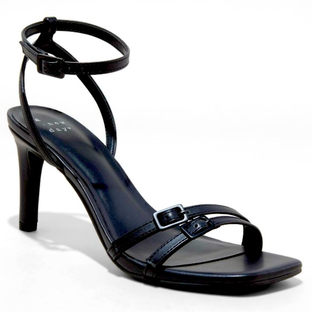 🖤SALE! STRAPPY BLACK HEELS
